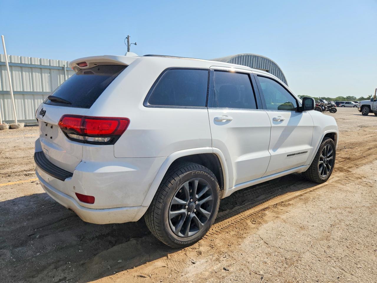 2020 Jeep Grand Cherokee Laredo - Фото 3