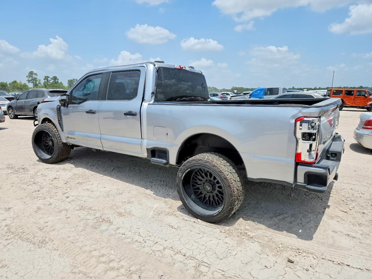 2023 Ford F250 Super Duty - Фото 2