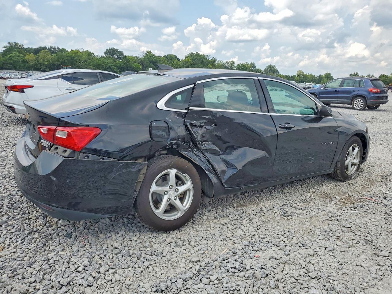 2017 Chevrolet Malibu Ls - Фото 3