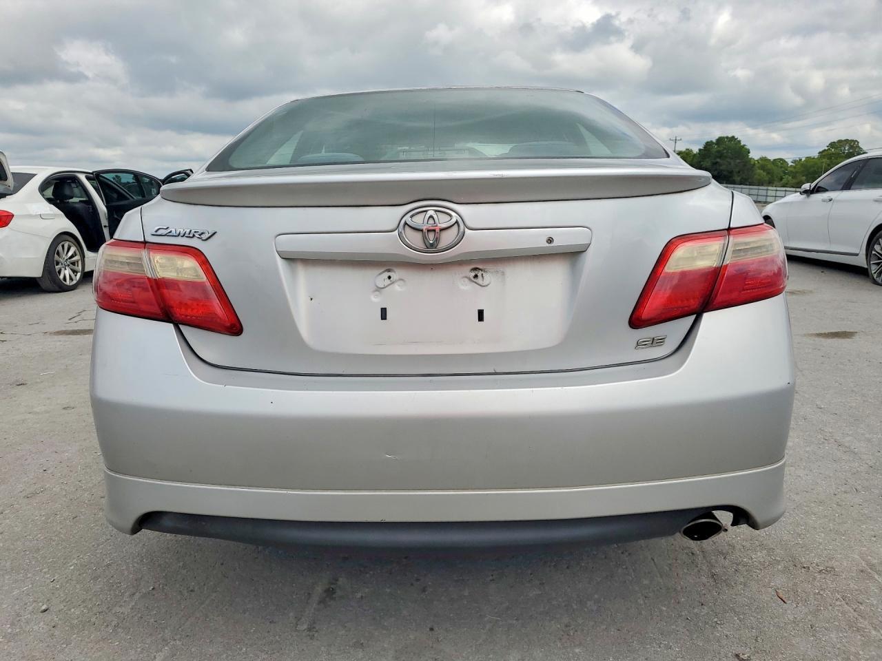 2009 Toyota Camry Se - Image 6