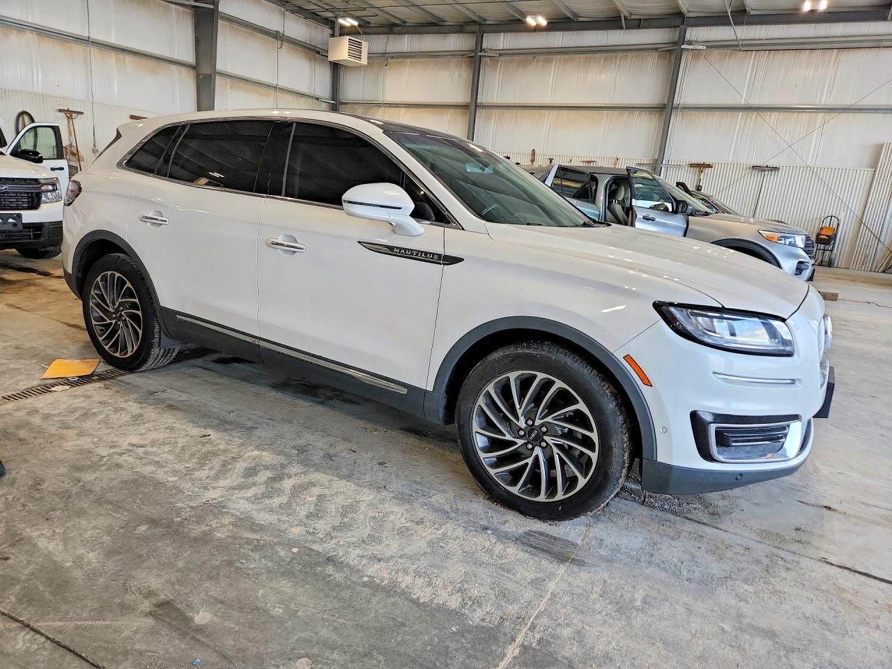 2019 Lincoln Nautilus Reserve - Image 4