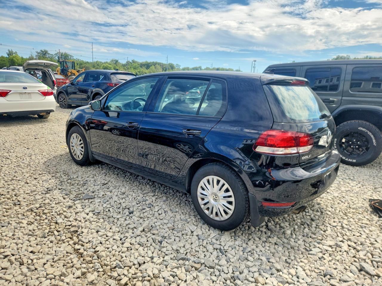 2013 Volkswagen Golf - Image 2