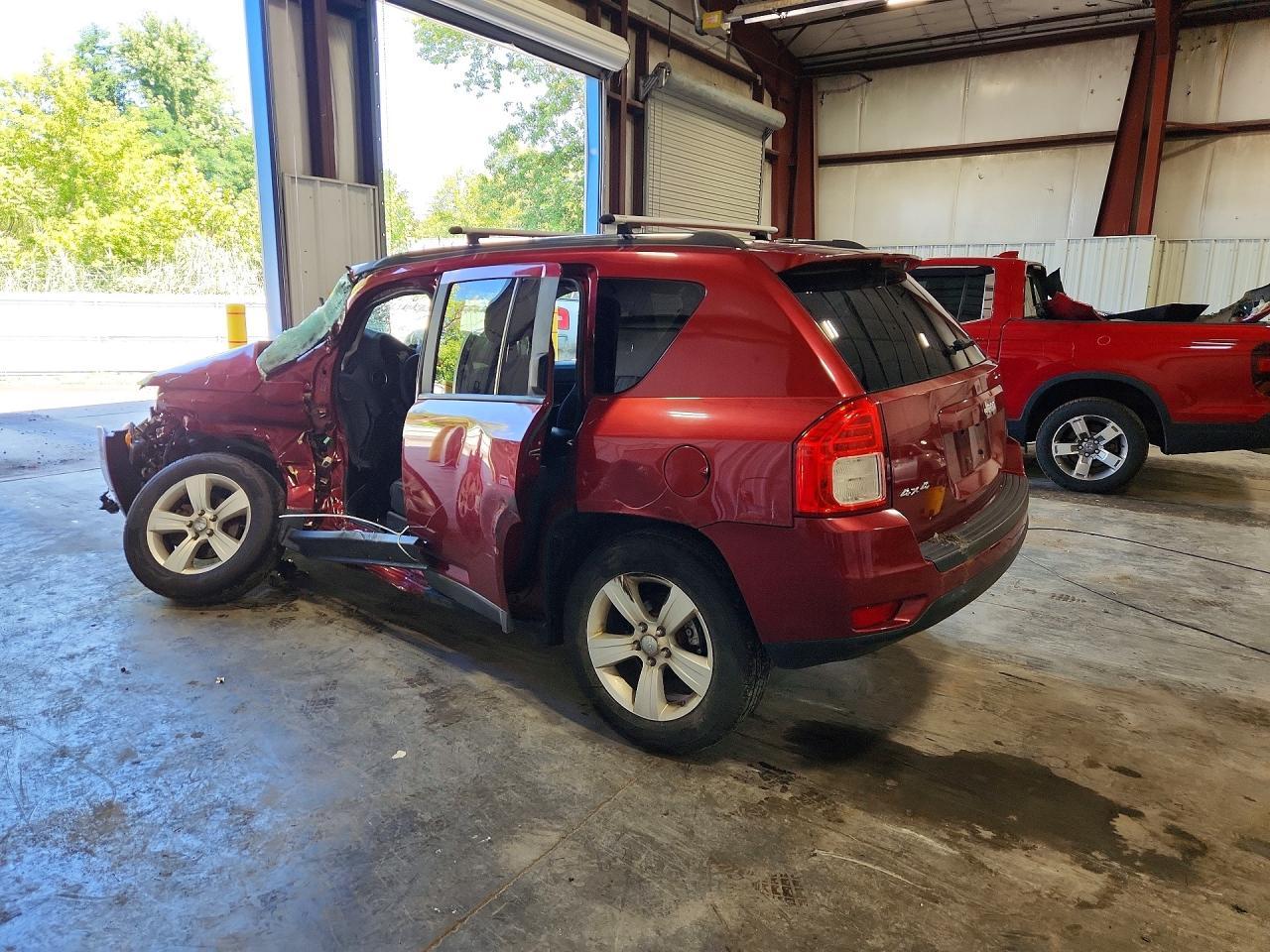 2011 Jeep Compass Sport - Фото 2
