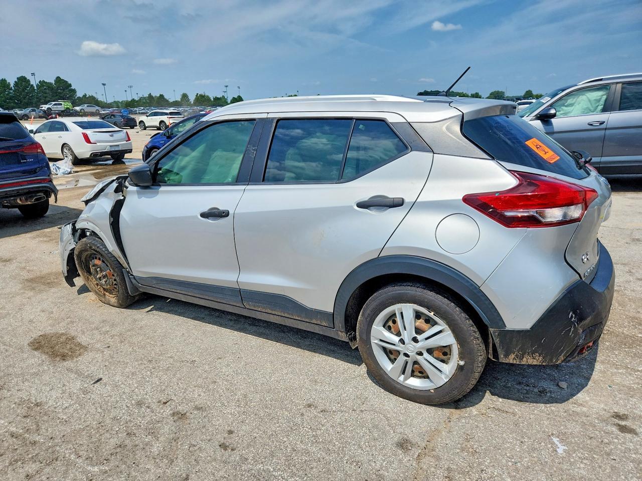 2019 Nissan Kicks S - Фото 2