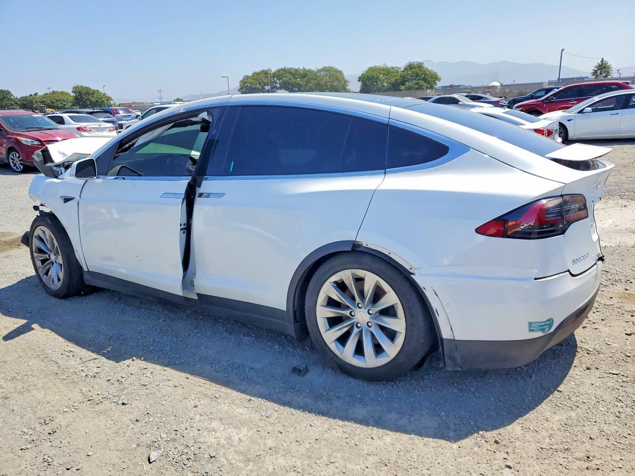 2020 Tesla Model X - Фото 2