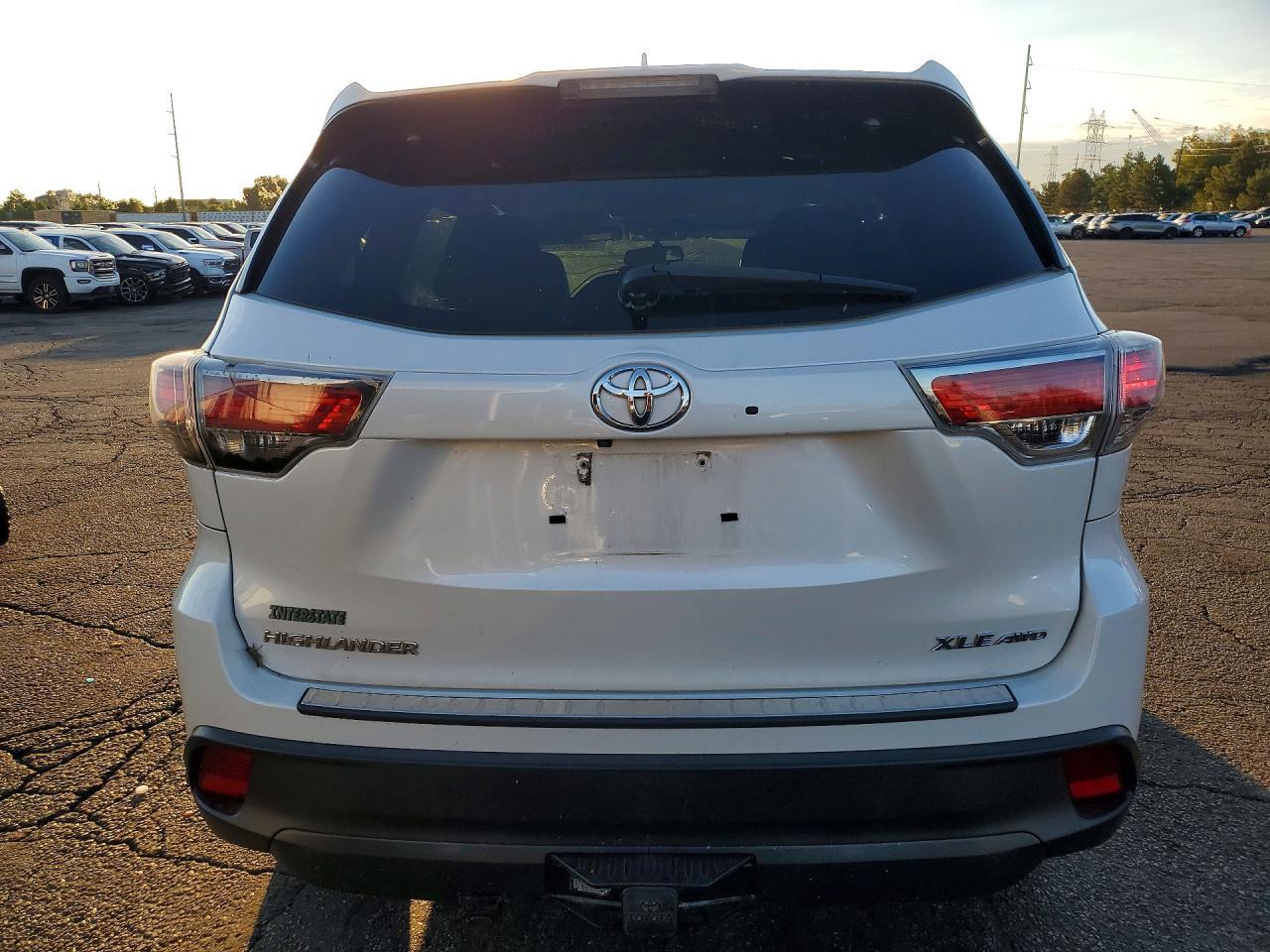 2016 Toyota Highlander Xle - Image 6
