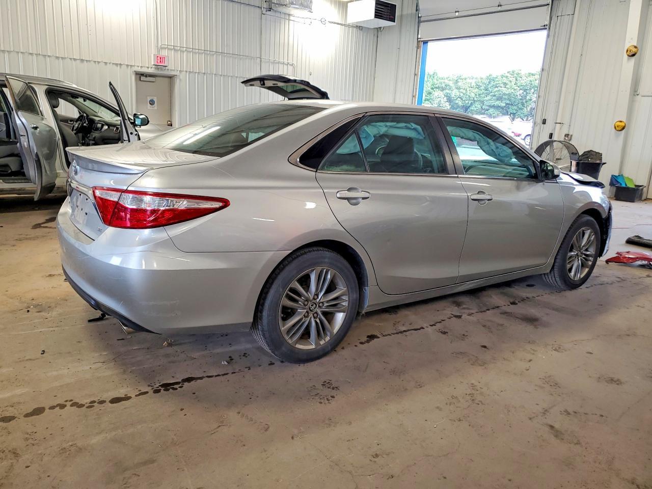 2015 Toyota Camry Se - Фото 3