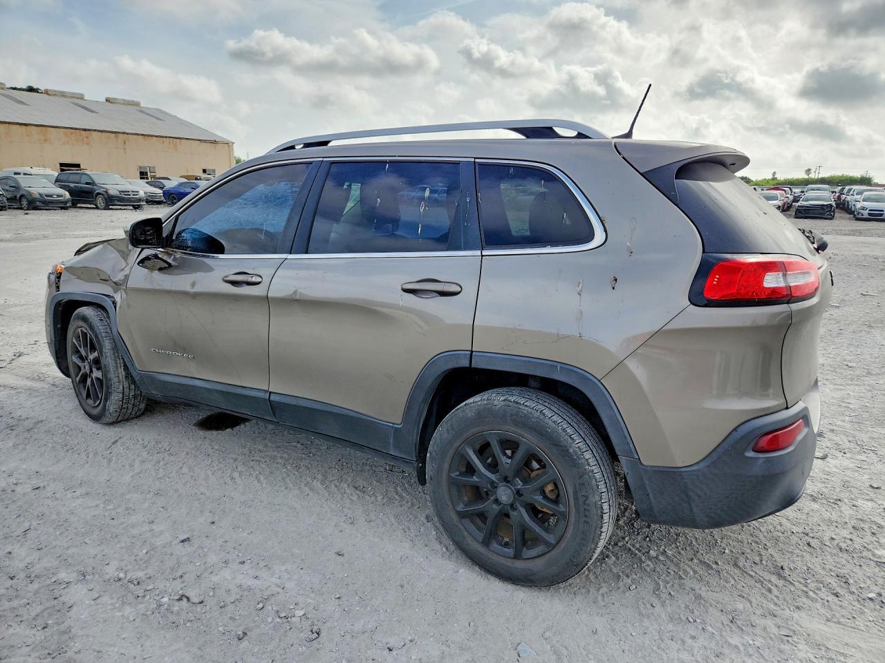 2017 Jeep Cherokee Latitude - Image 2