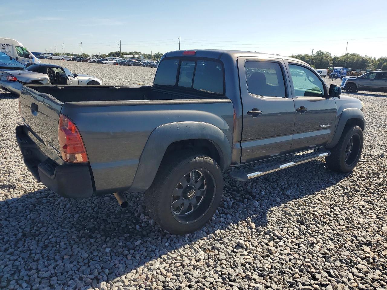 2014 Toyota Tacoma Prerunner - Image 3