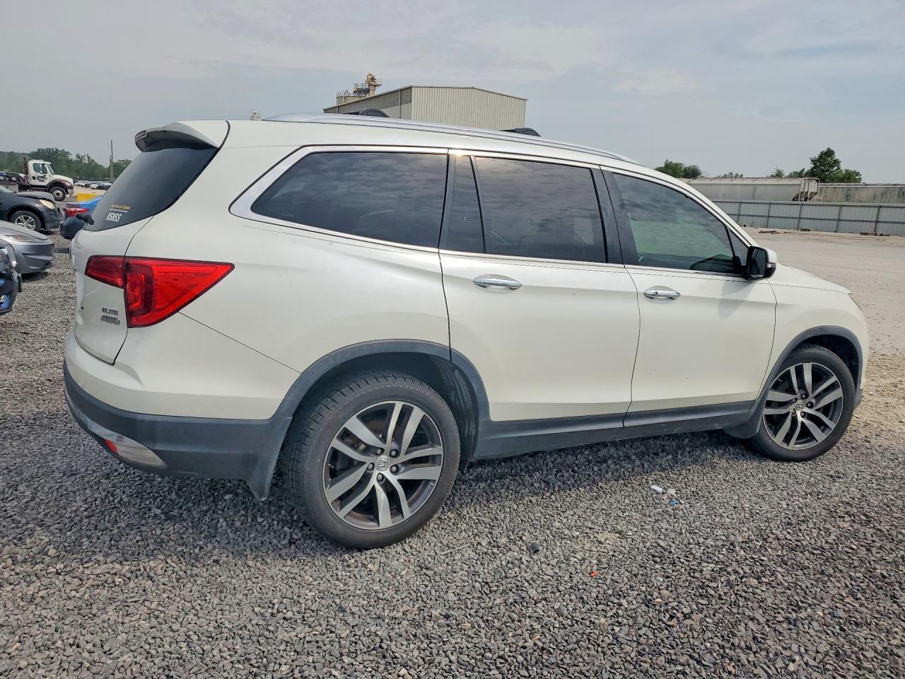 2017 Honda Pilot Elite - Фото 3
