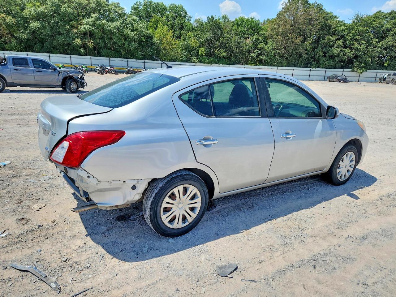 2012 Nissan Versa 1.6 S - Фото 3
