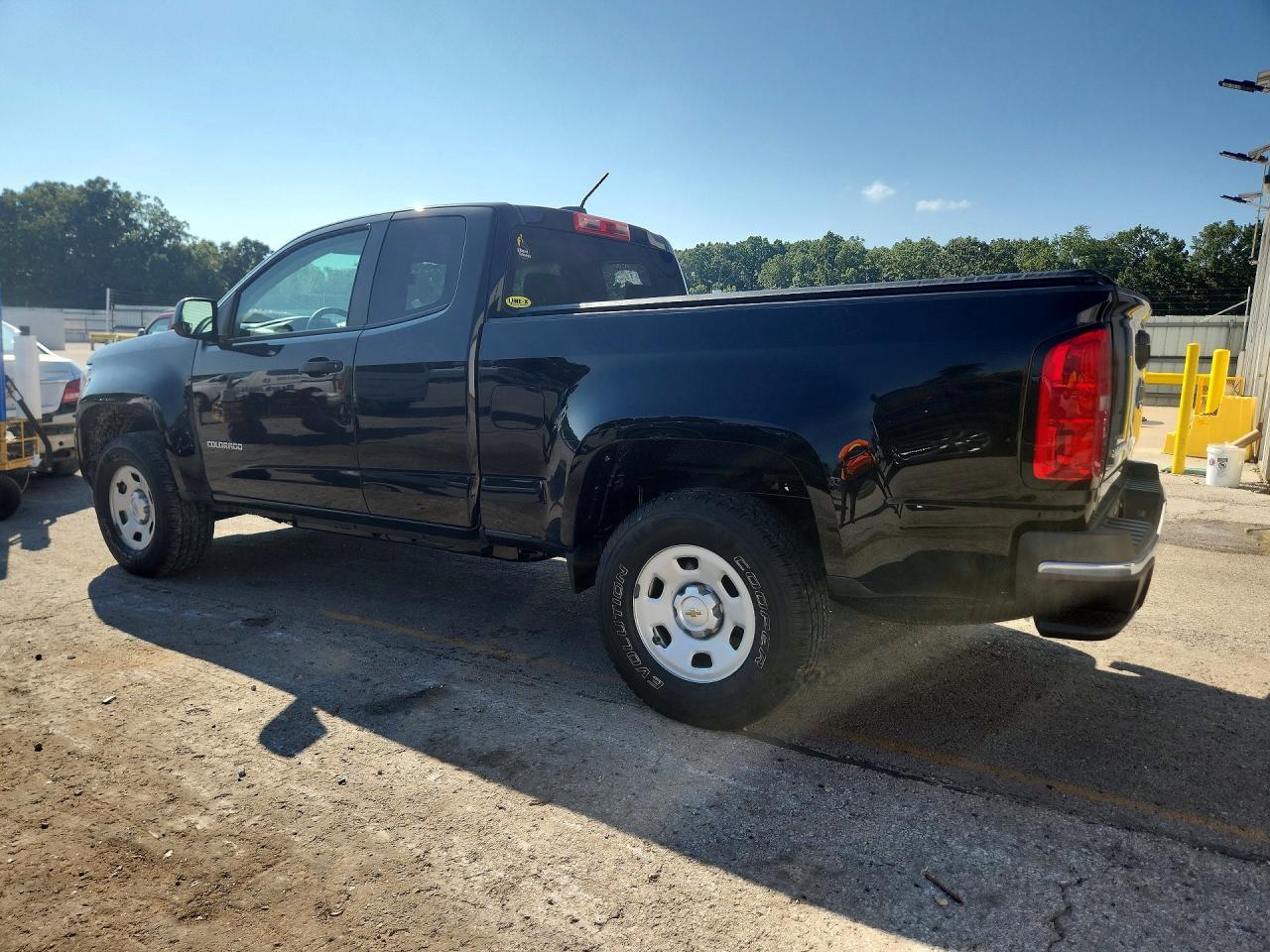 2015 Chevrolet Colorado - Image 2