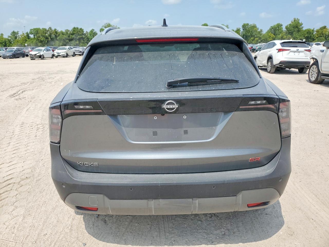 2026 Nissan Kicks Sr - Image 6