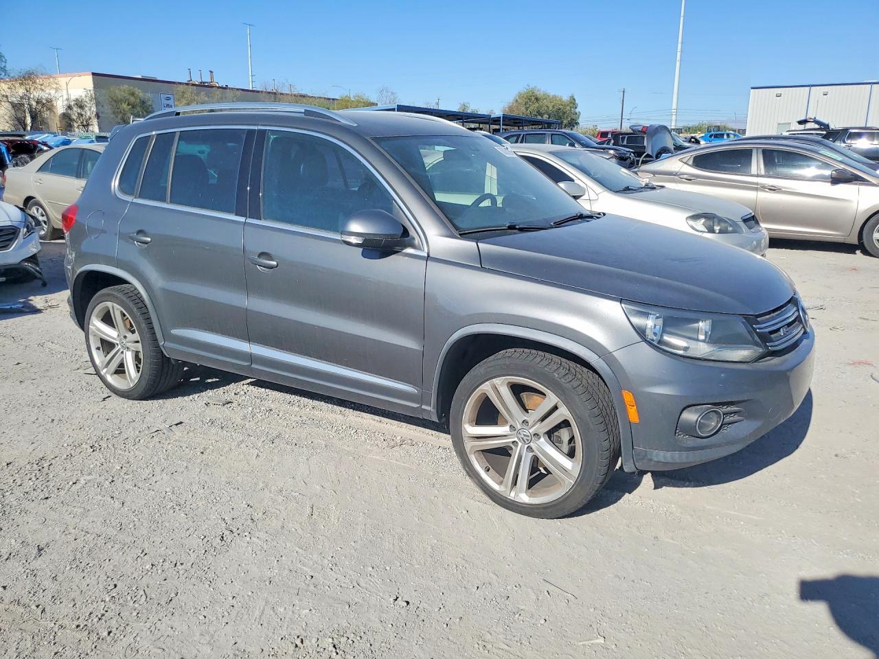 2016 Volkswagen Tiguan S - Фото 4