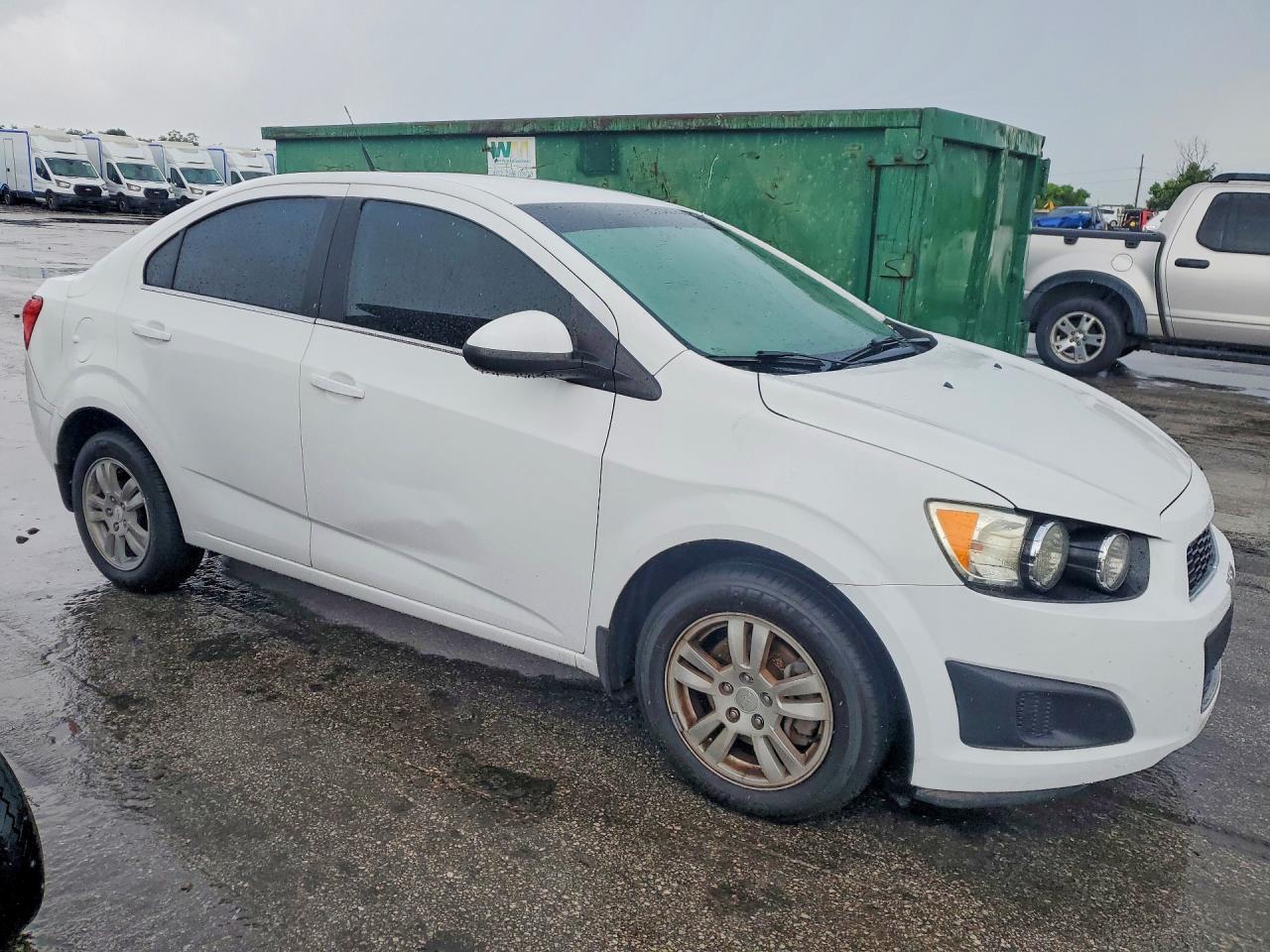 2014 Chevrolet Sonic Lt - Image 4