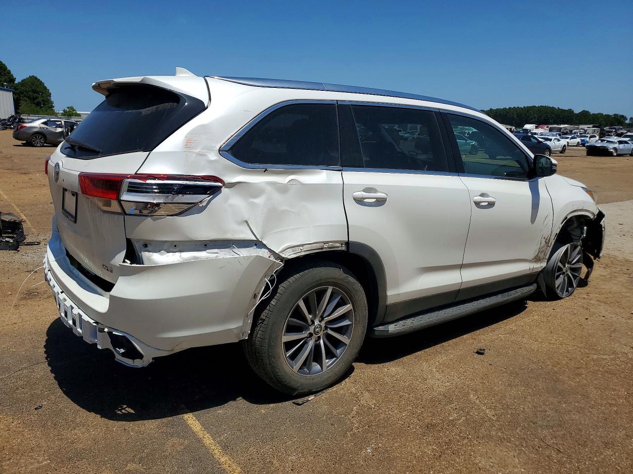 2019 Toyota Highlander Xle - Image 3