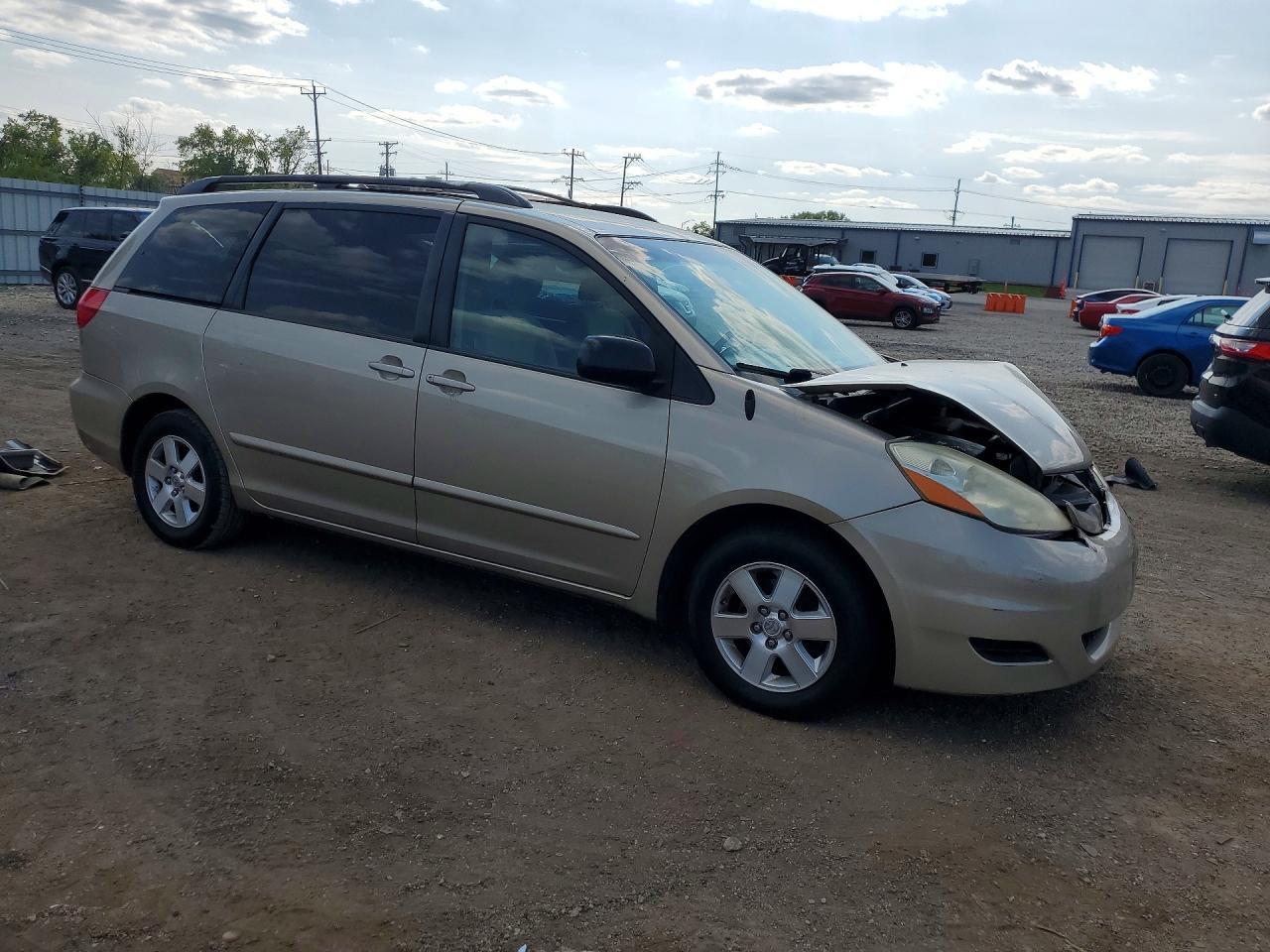 2009 Toyota Sienna Le 7-Passenger - Image 4