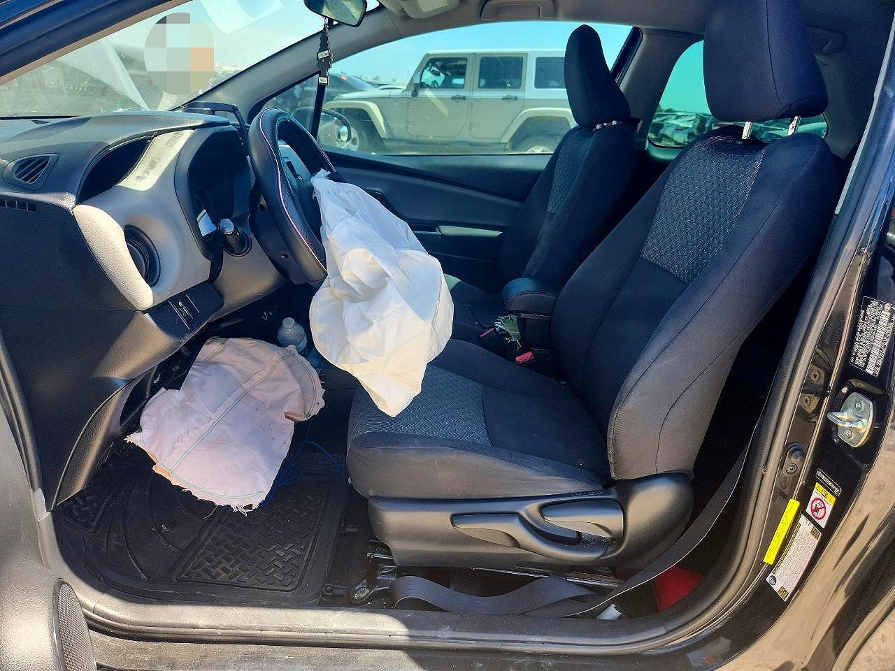 2015 Toyota Yaris 3-Door L - Фото 7
