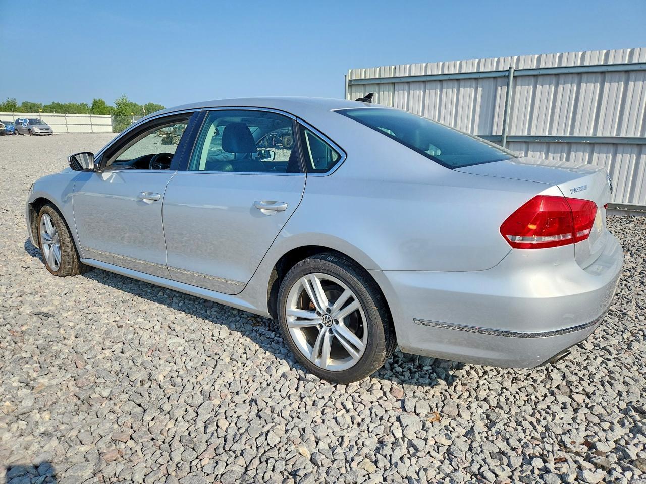 2015 Volkswagen Passat Sel - Image 2