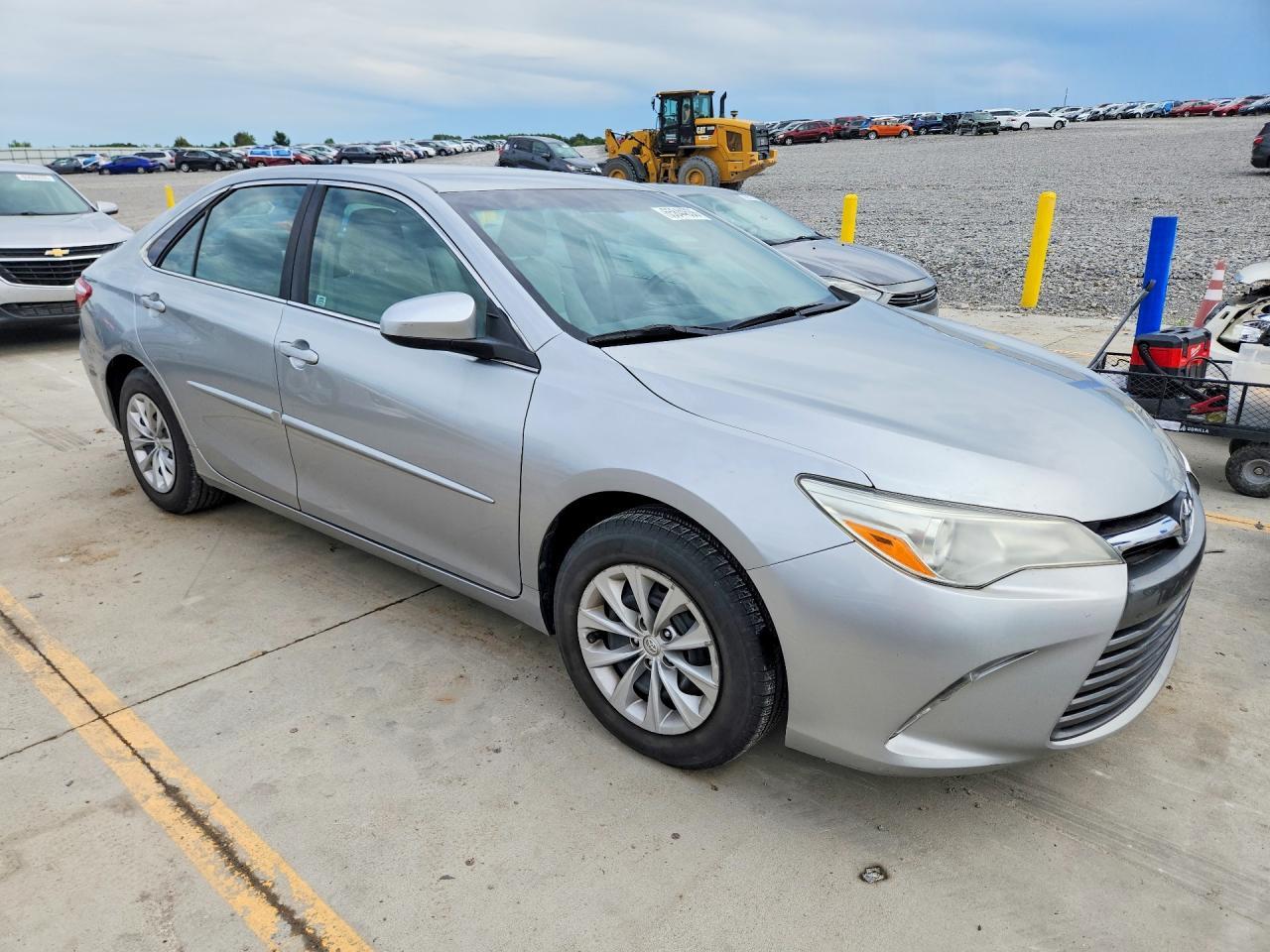 2016 Toyota Camry Le - Фото 4