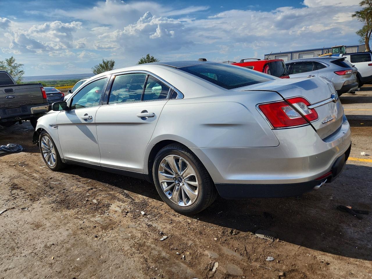 2010 Ford Taurus Limited - Фото 2