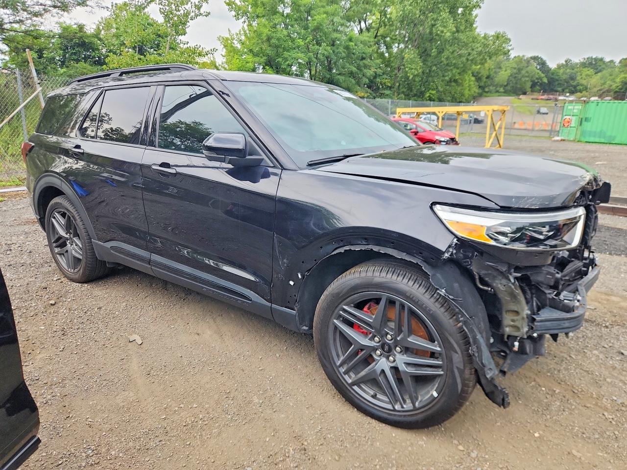 2025 Ford Explorer S - Image 4