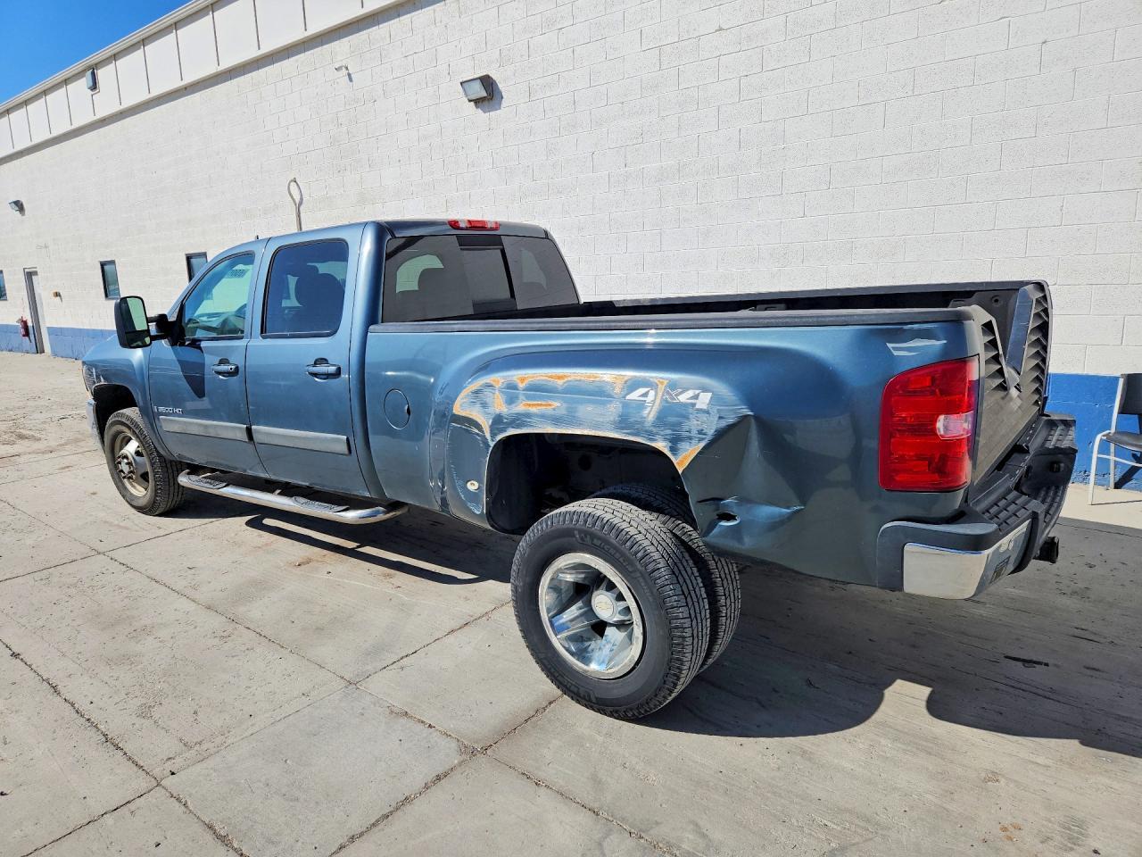 2008 Chevrolet Silverado K3500 - Image 2