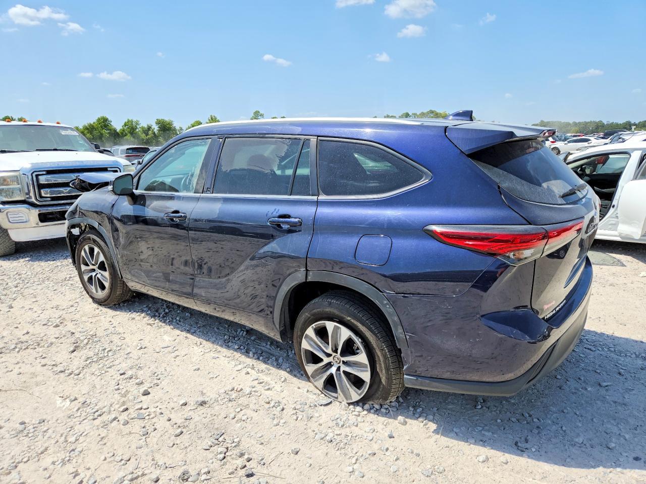 2023 Toyota Highlander L - Фото 2