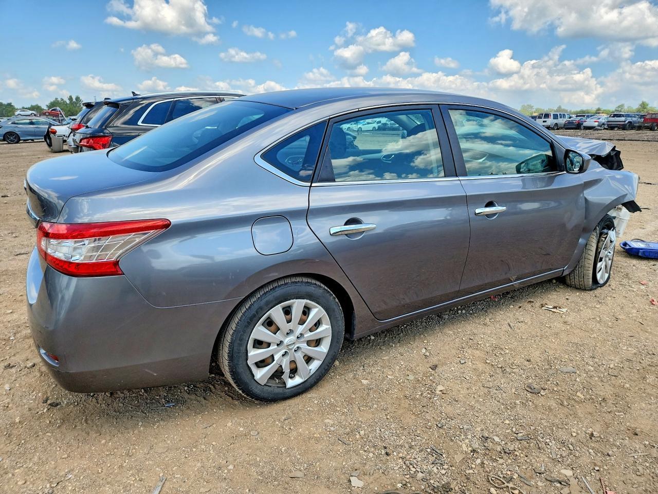 2015 Nissan Sentra S - Фото 3