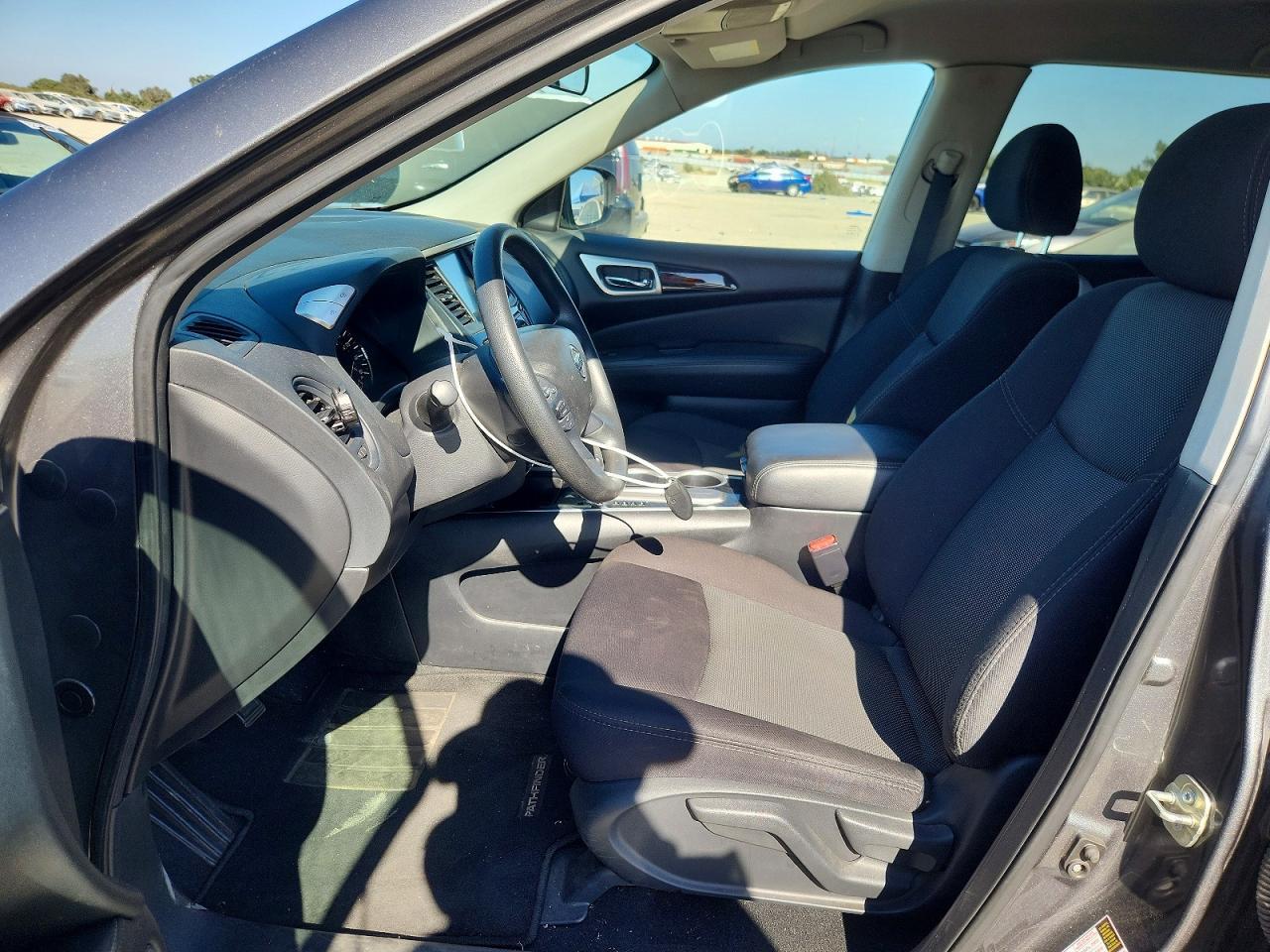 2025 Nissan Pathfinder S - Image 7