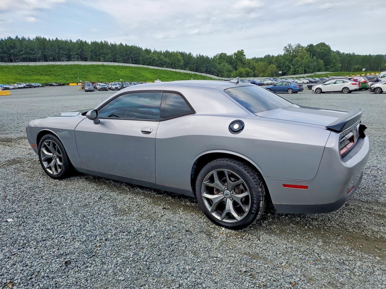2017 Dodge Challenger Sxt - Image 2