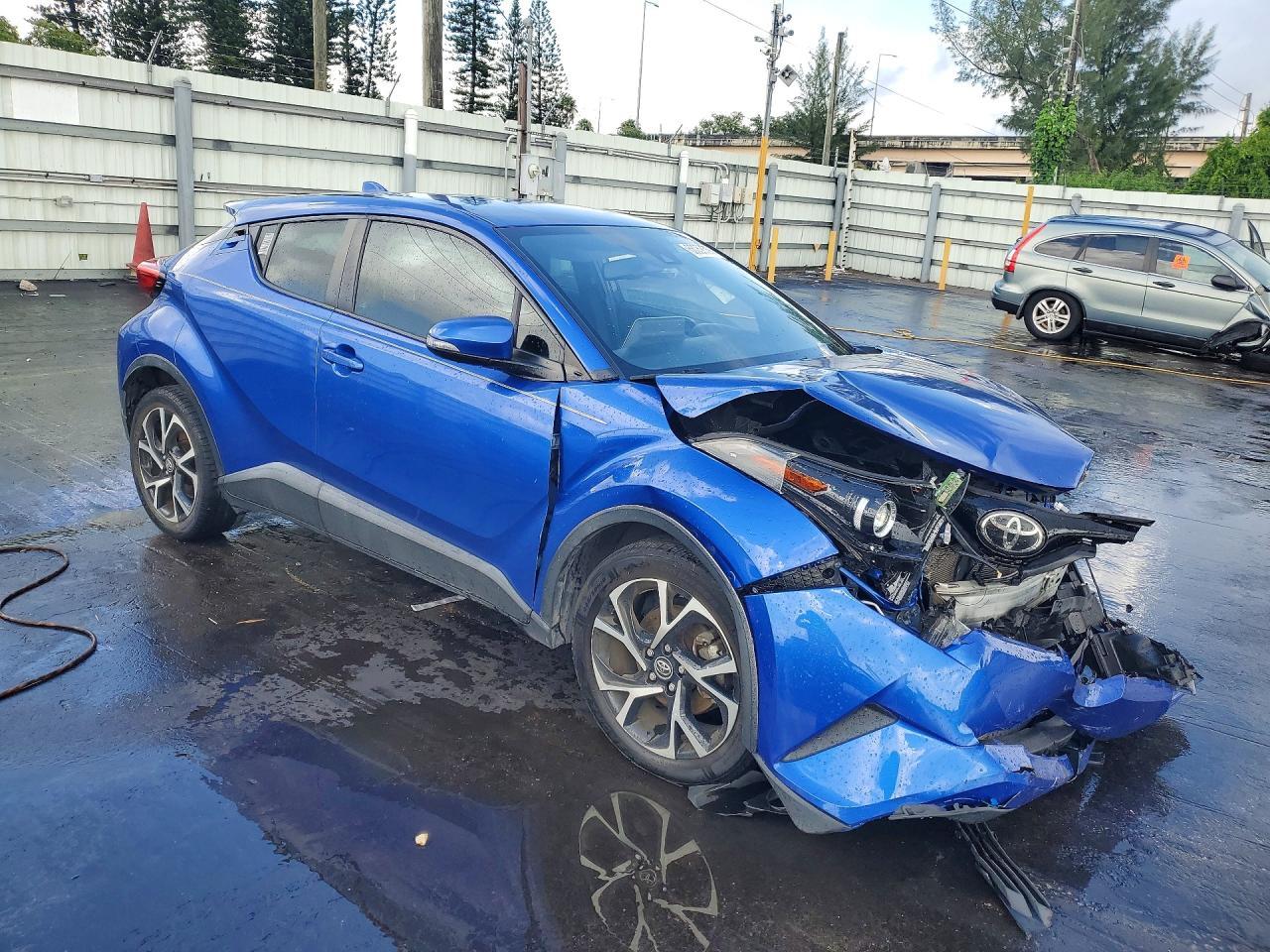 2019 Toyota C-Hr Xle - Image 4