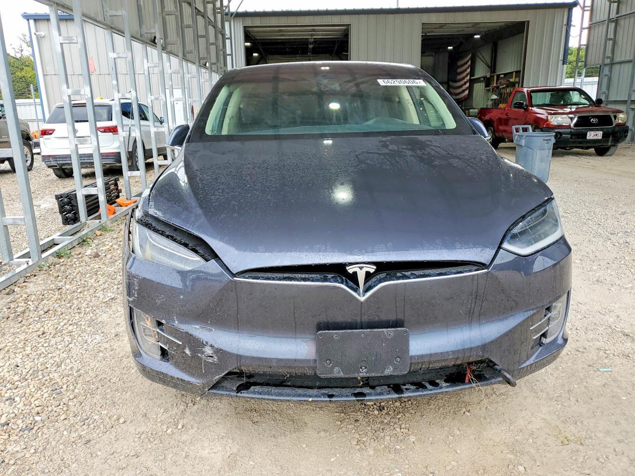 2016 Tesla Model X - Image 5