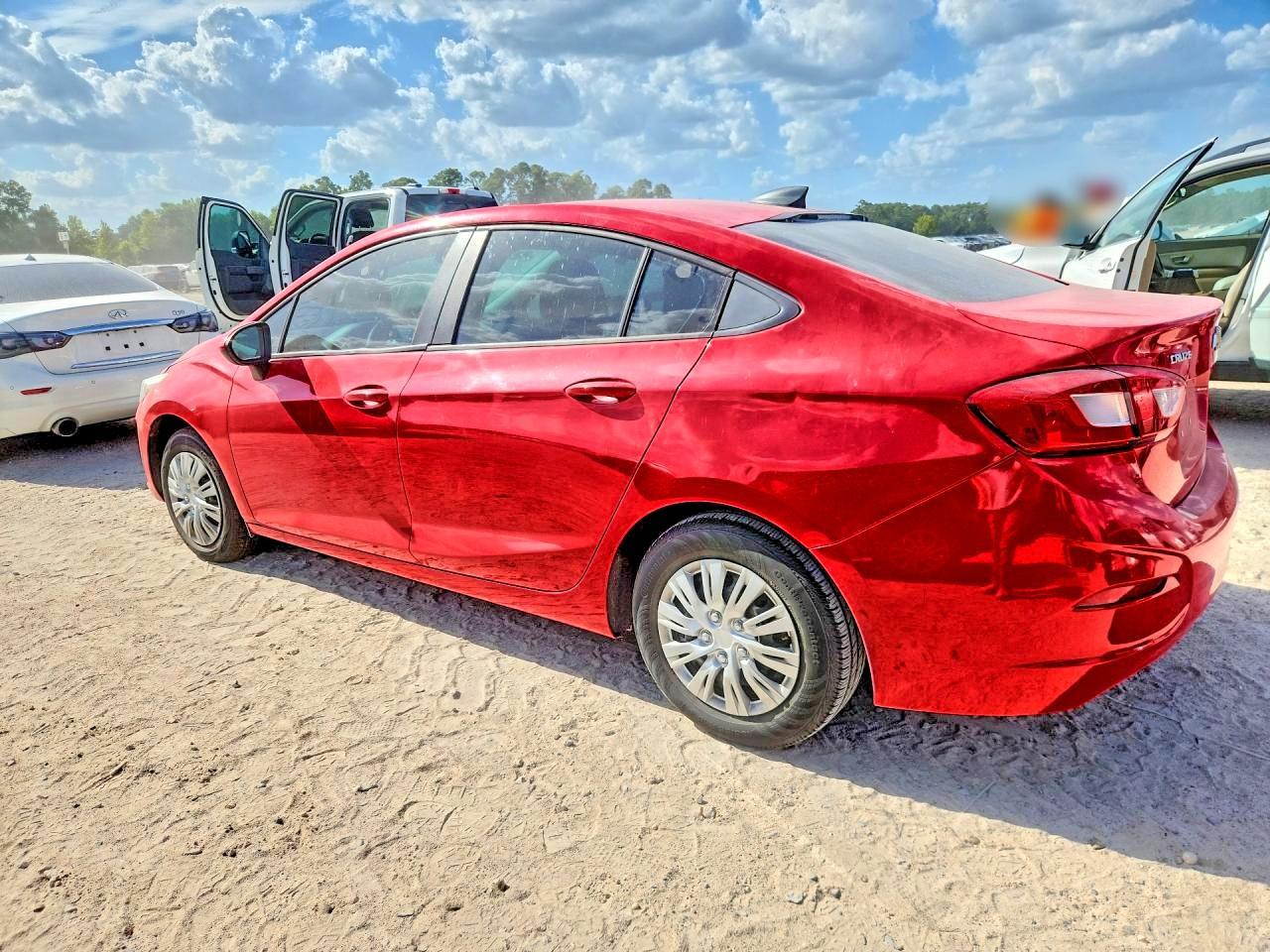 2019 Chevrolet Cruze - Фото 2