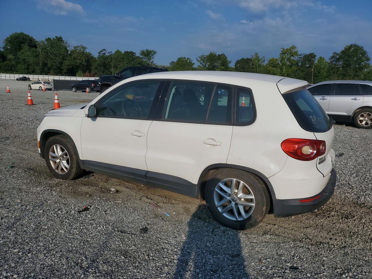 2011 Volkswagen Tiguan S - Image 2