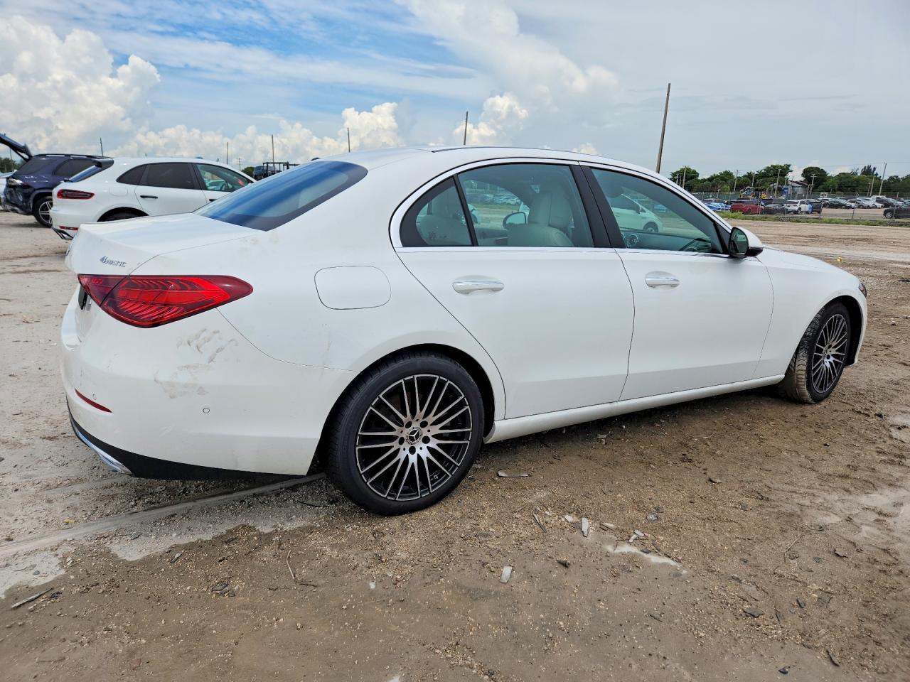 2025 Mercedes-Benz C 300 4Matic - Фото 3