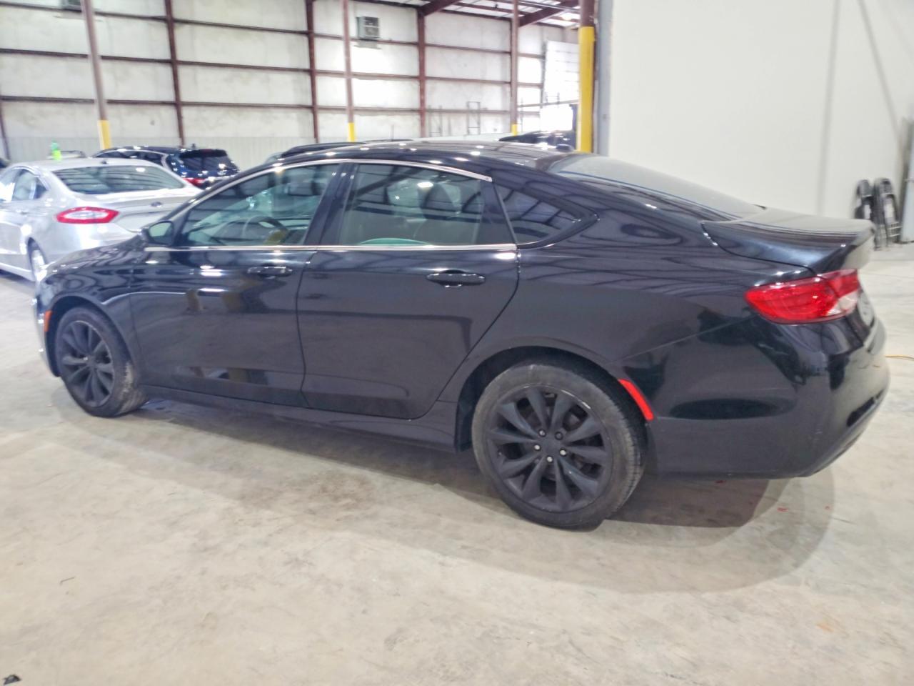 2015 Chrysler 200 S - Фото 2