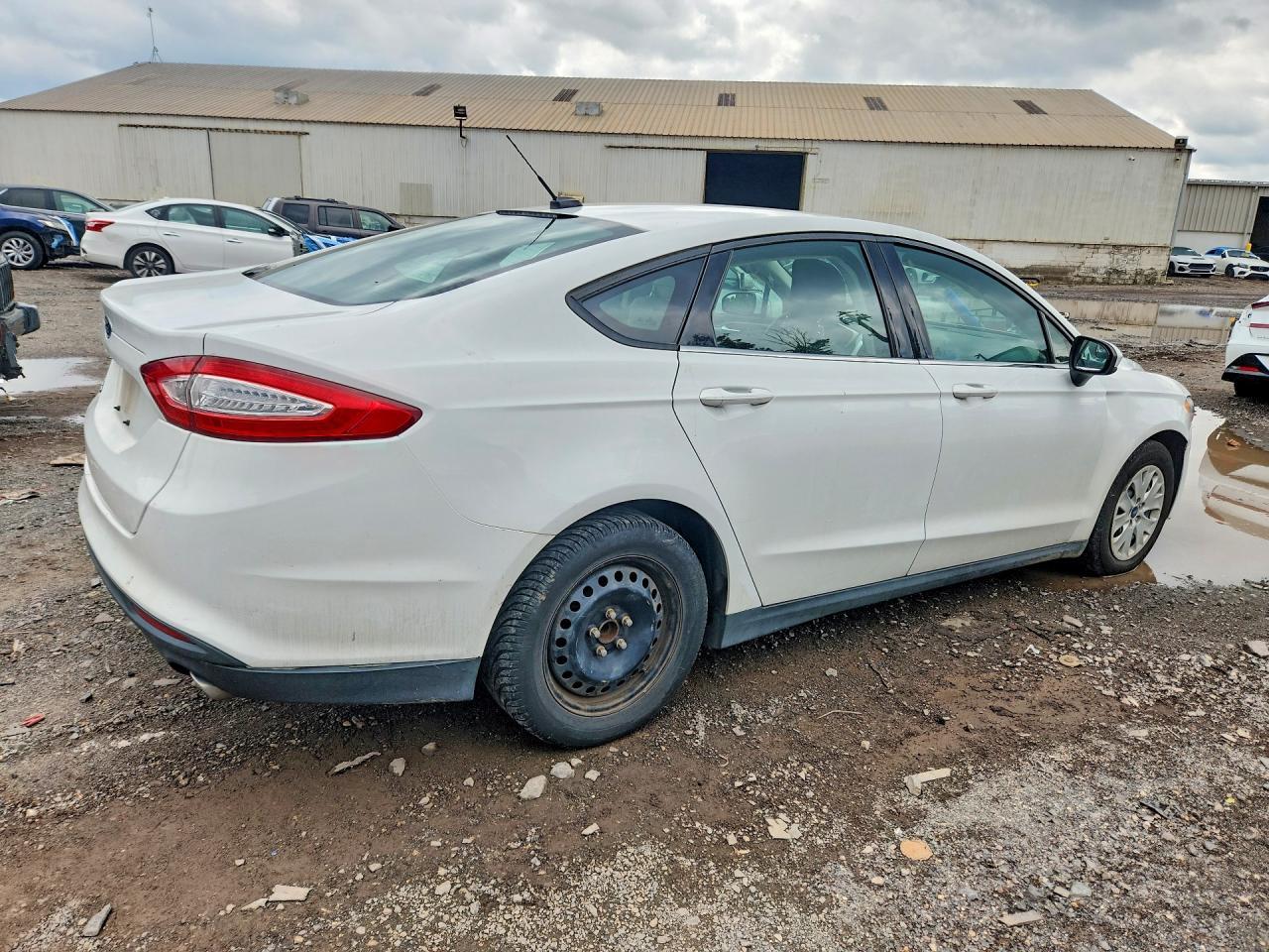 2013 Ford Fusion S - Image 3