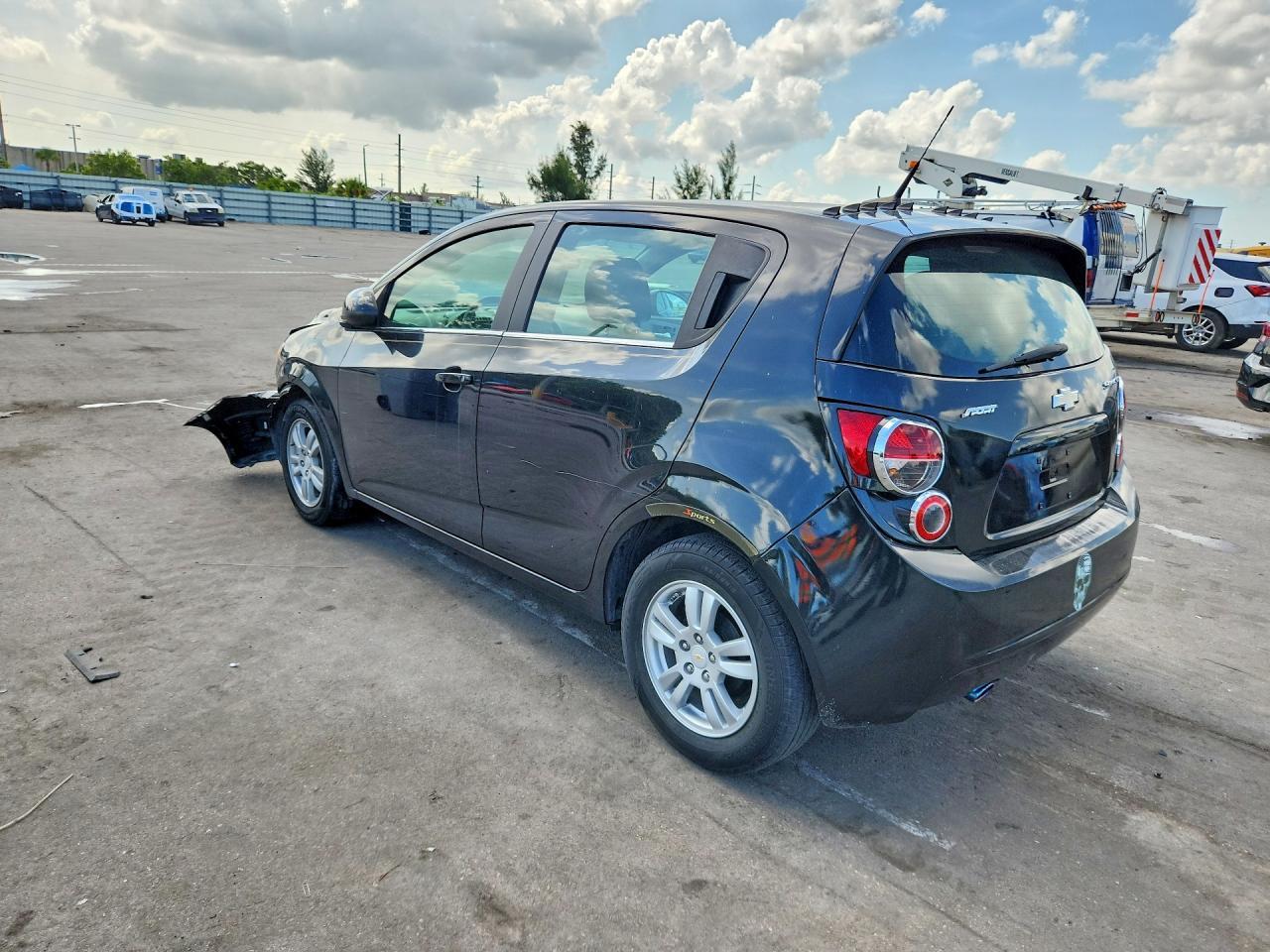 2014 Chevrolet Sonic Lt - Image 2