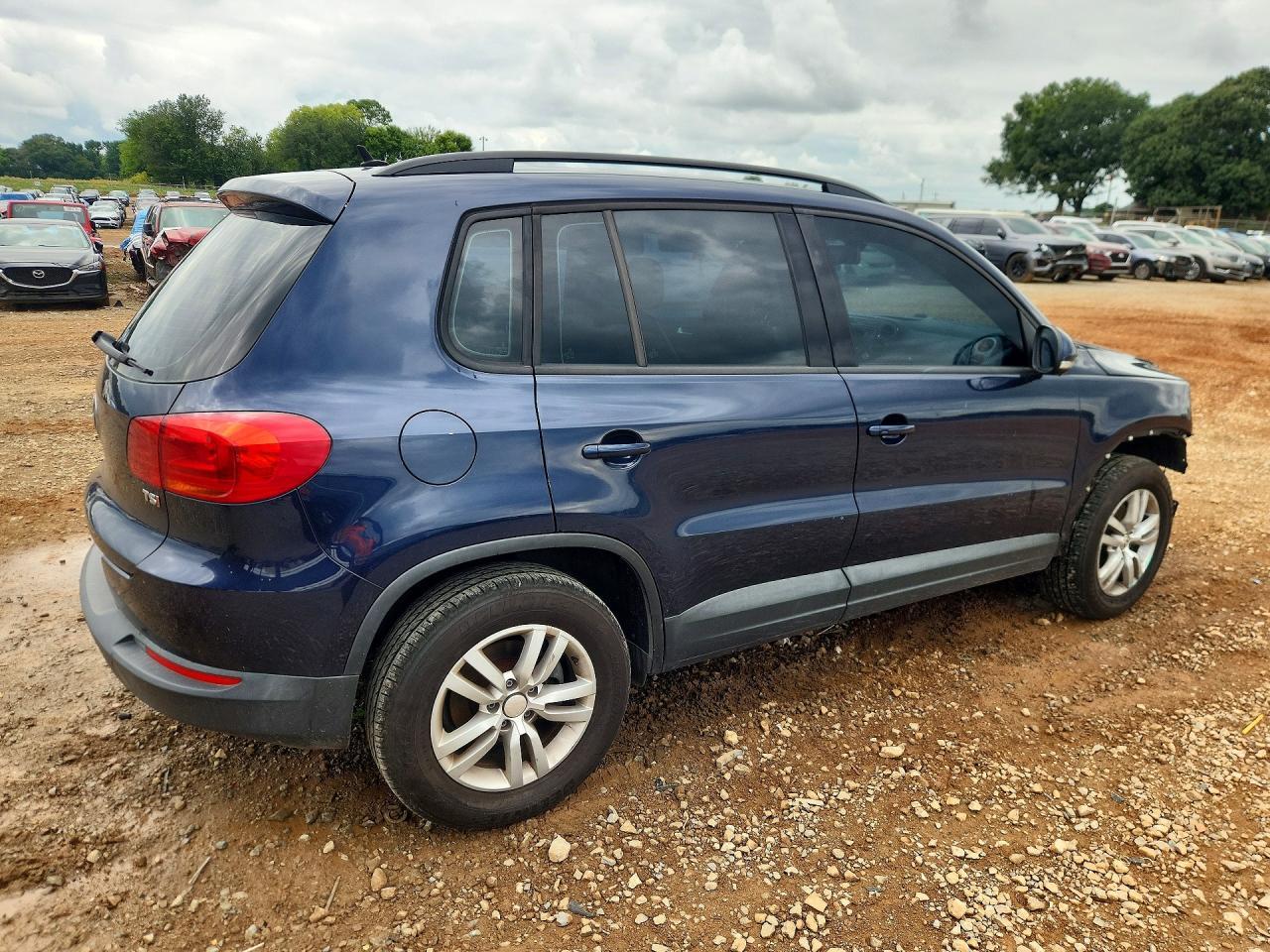 2016 Volkswagen Tiguan S - Image 3