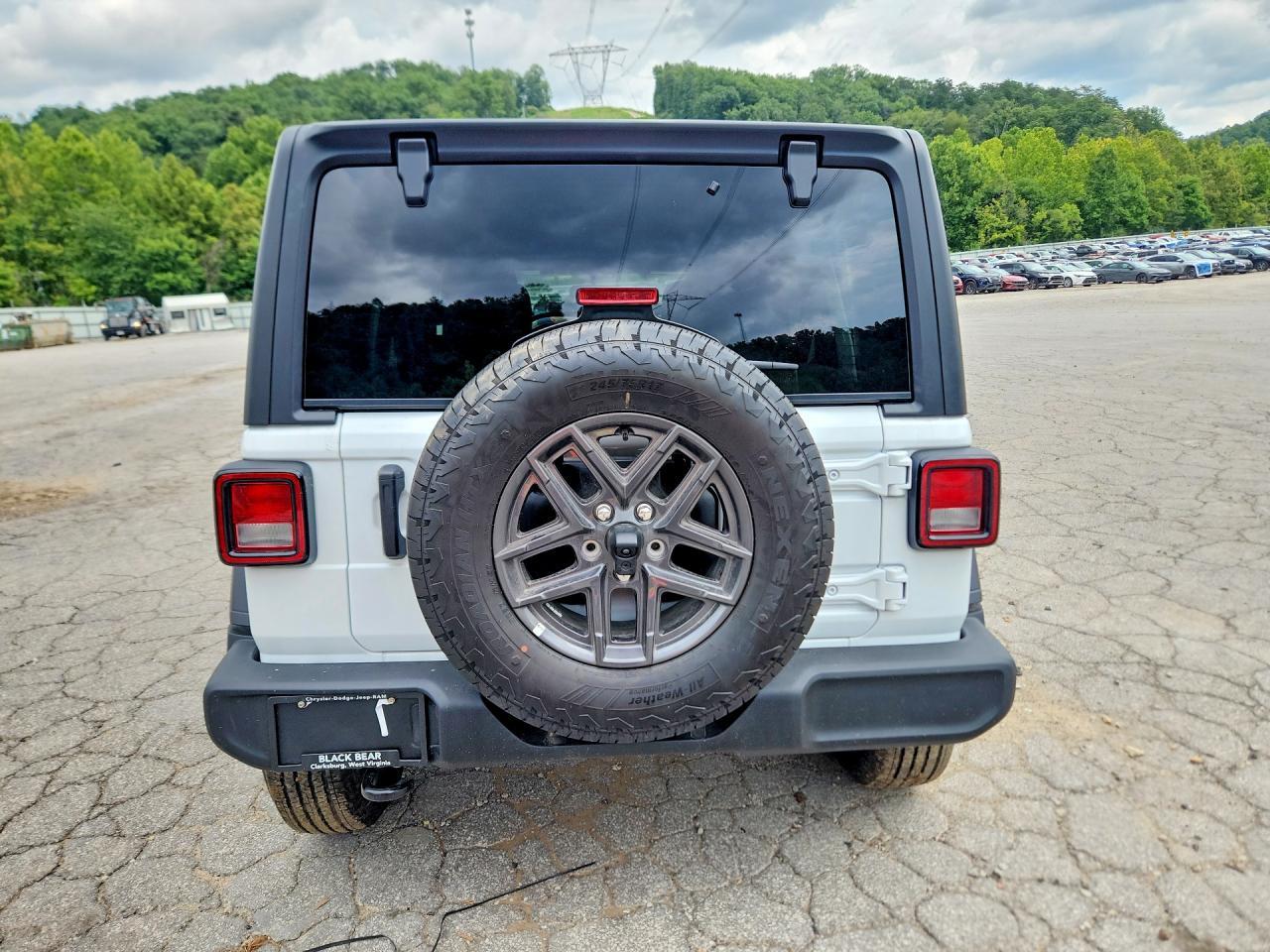 2026 Jeep Wrangler Sport - Фото 6