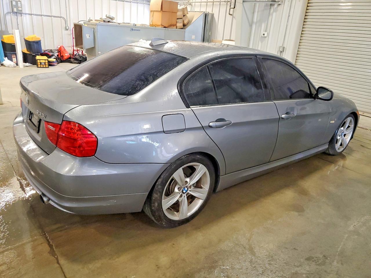2011 BMW 335 I - Фото 3