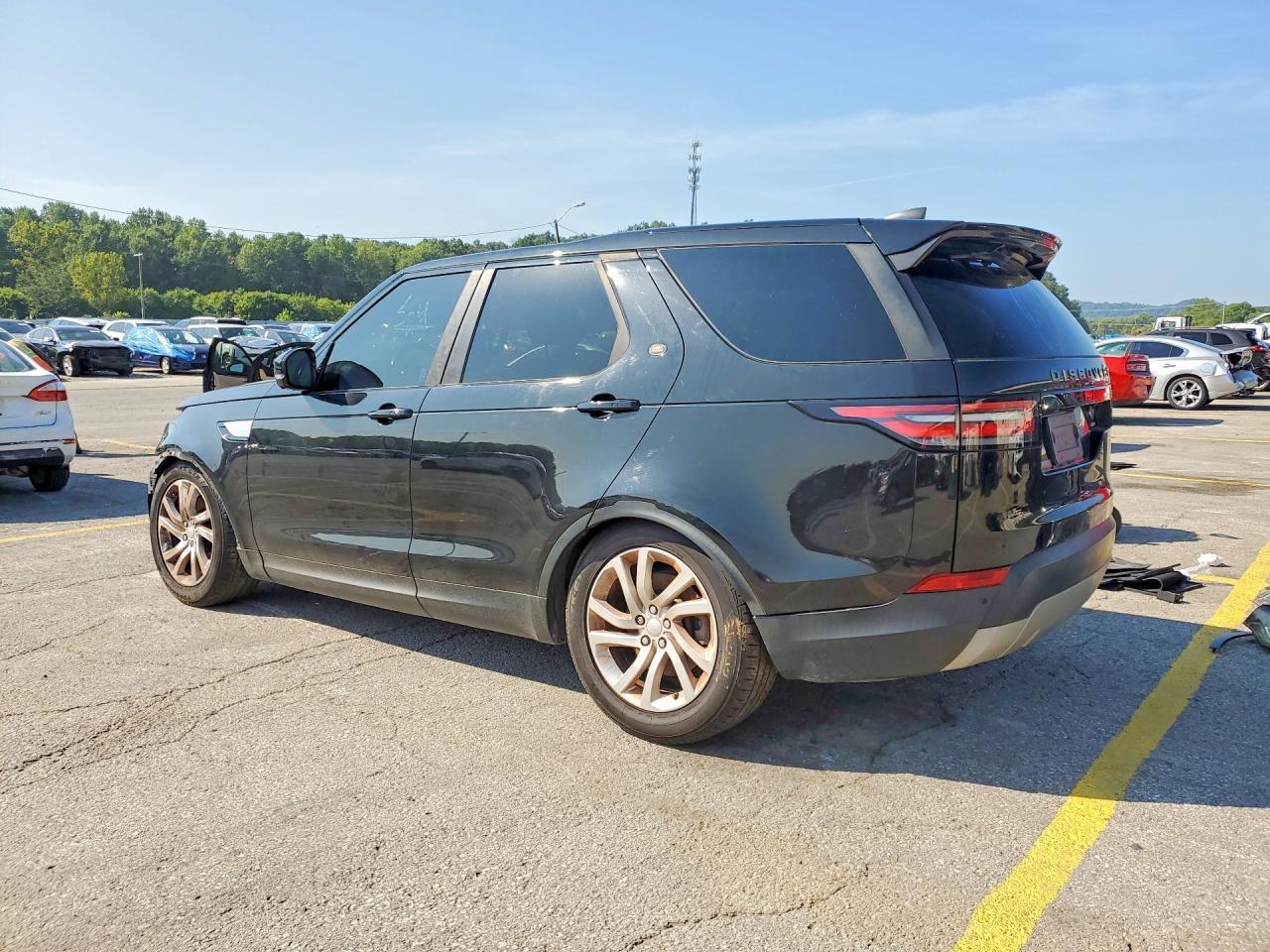 2017 Land Rover Discovery Hse - Image 2
