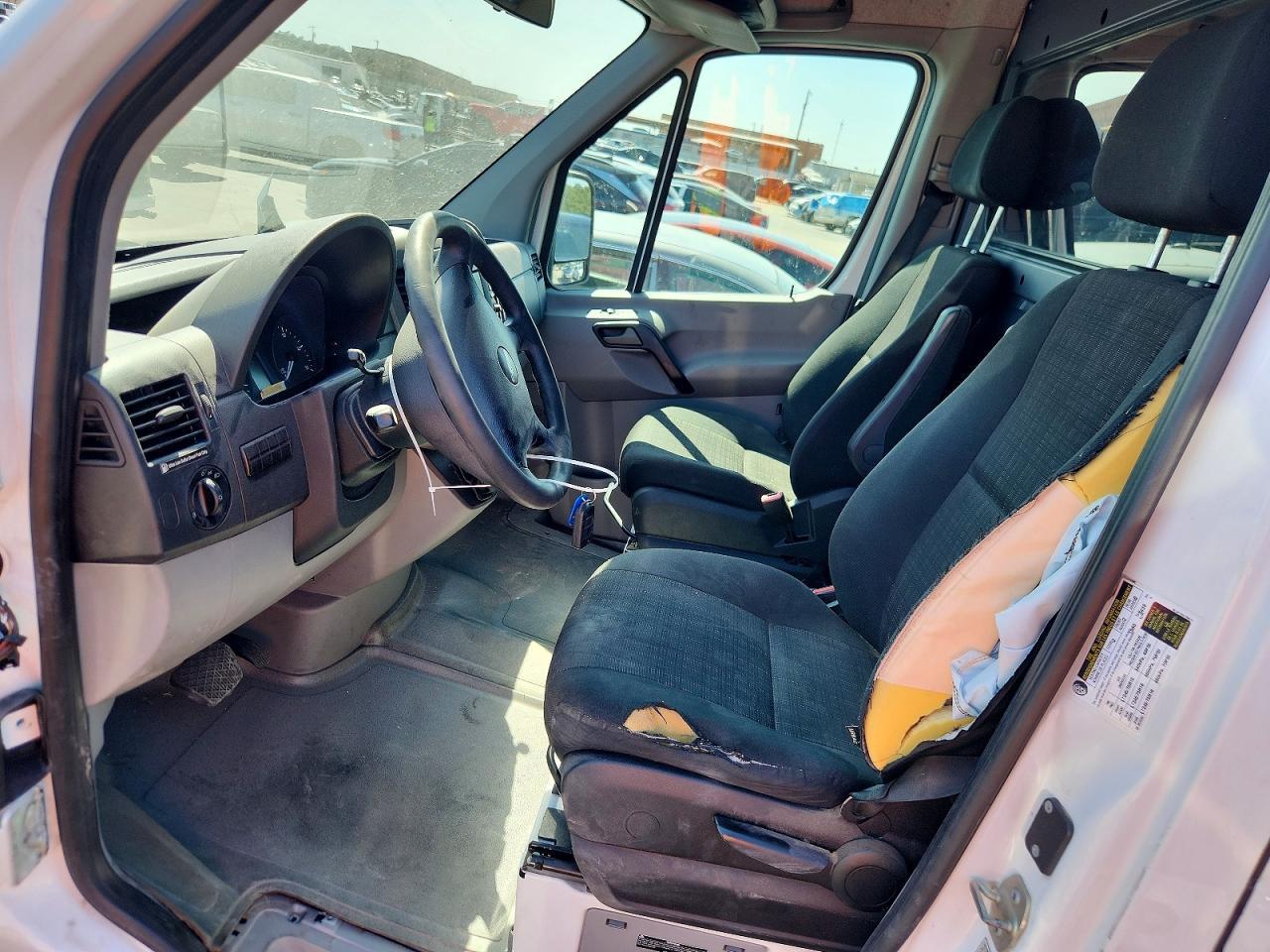 2018 Freightliner Sprinter 2500 Delivery Van - Фото 7