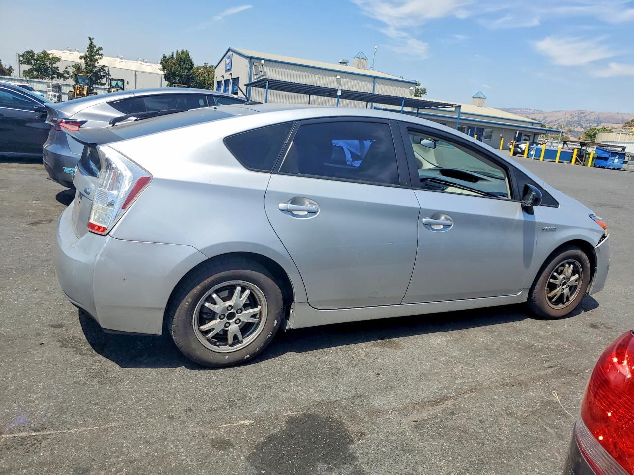 2010 Toyota Prius Iii - Image 3