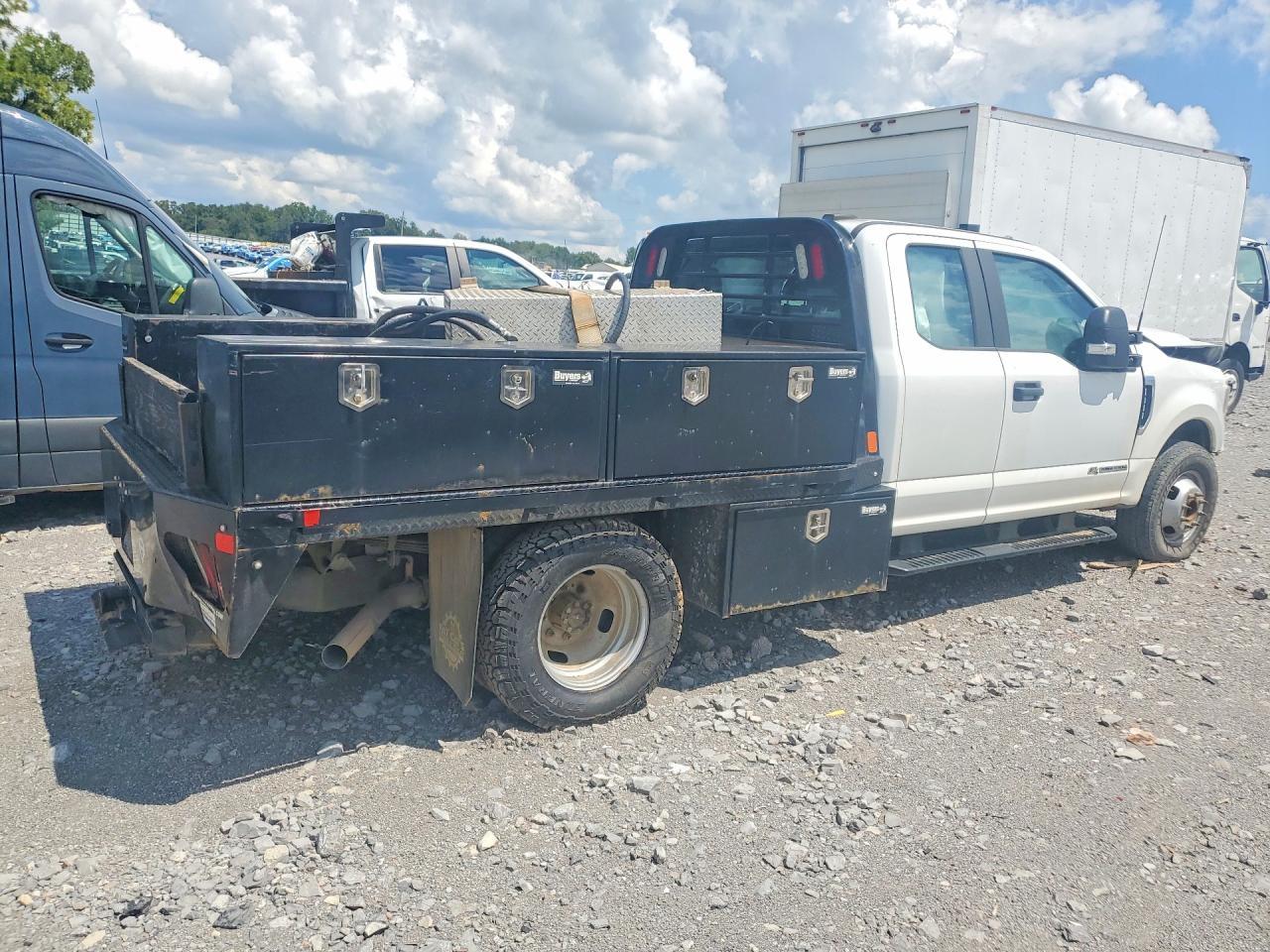 2022 Ford F350 Super Duty - Image 3