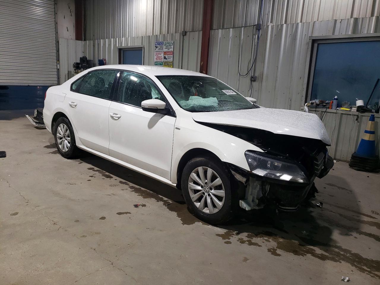 2015 Volkswagen Passat S - Фото 4