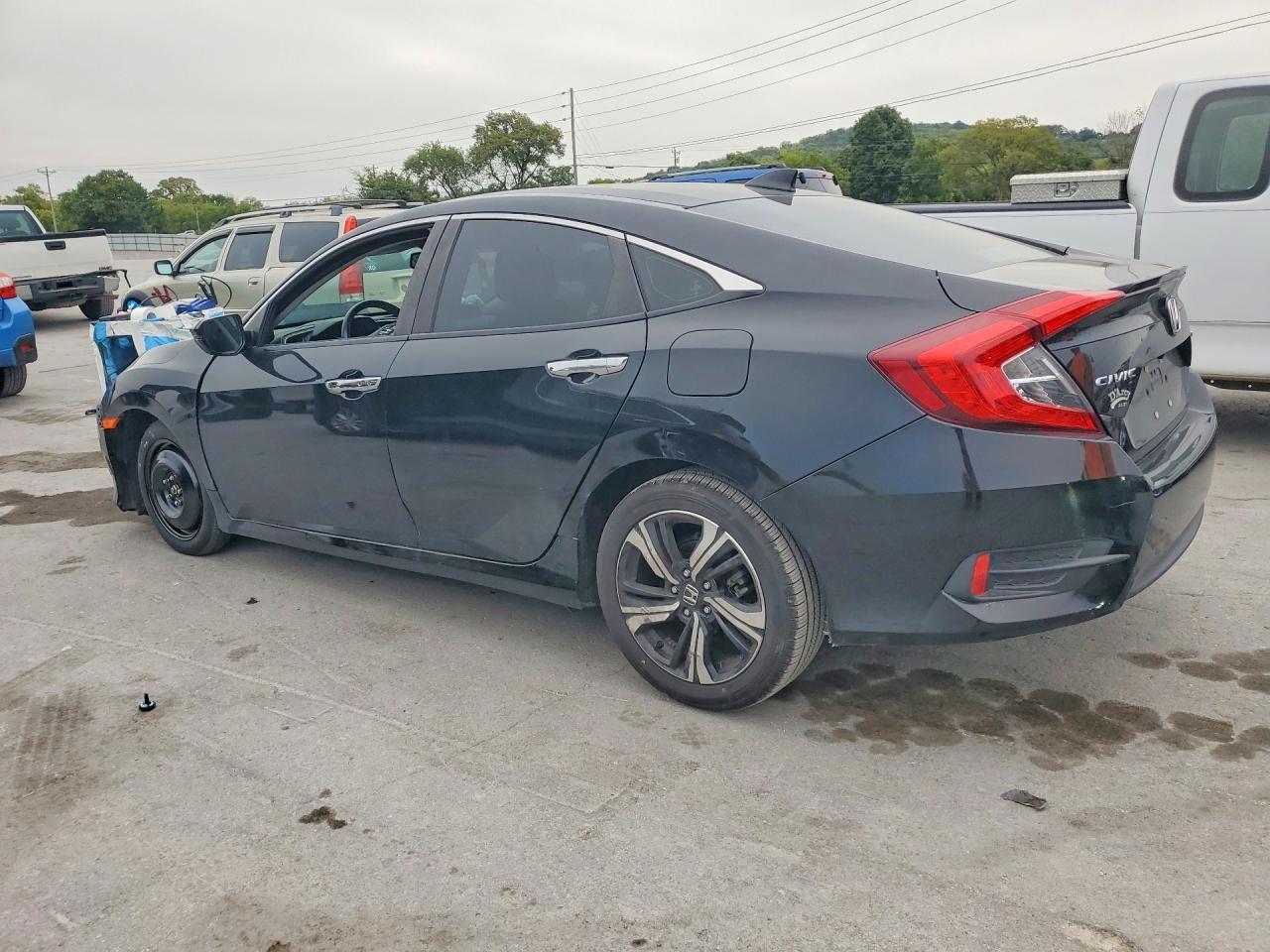 2016 Honda Civic Touring - Фото 2