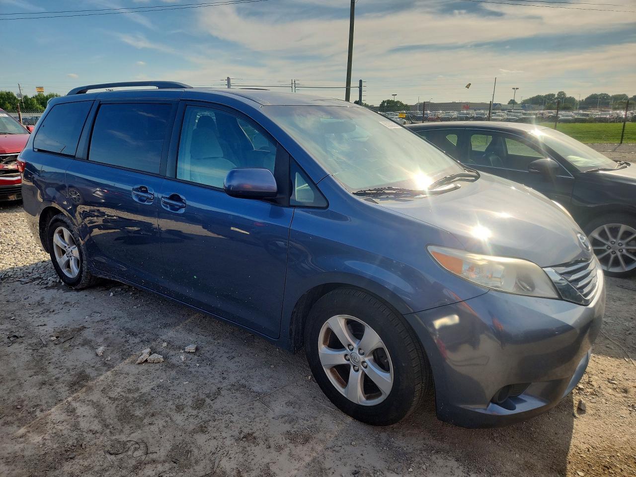 2015 Toyota Sienna Le - Фото 4