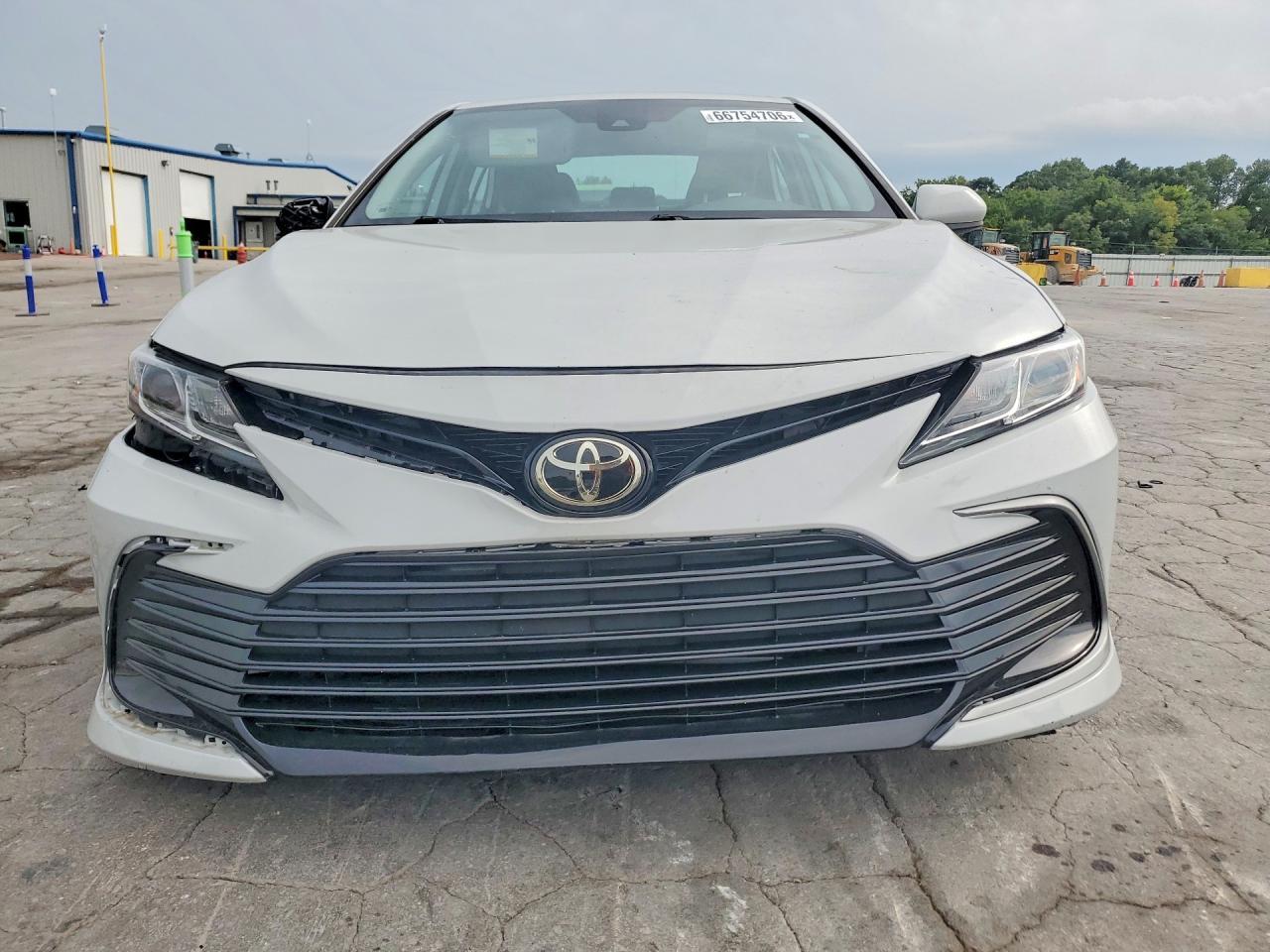 2022 Toyota Camry Le - Фото 5